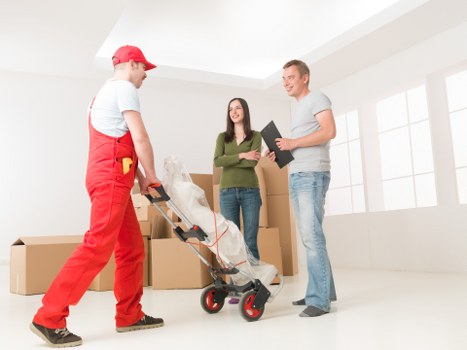 Aberdeen moving van handling furniture and boxes for a small property move